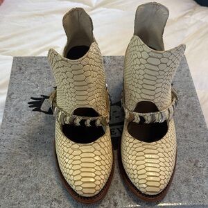 FREE BIRD BLADE Elegant Cream Women's Shoes